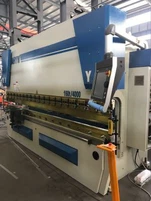 6 -akseliset CNC -puristusjarrut 4M