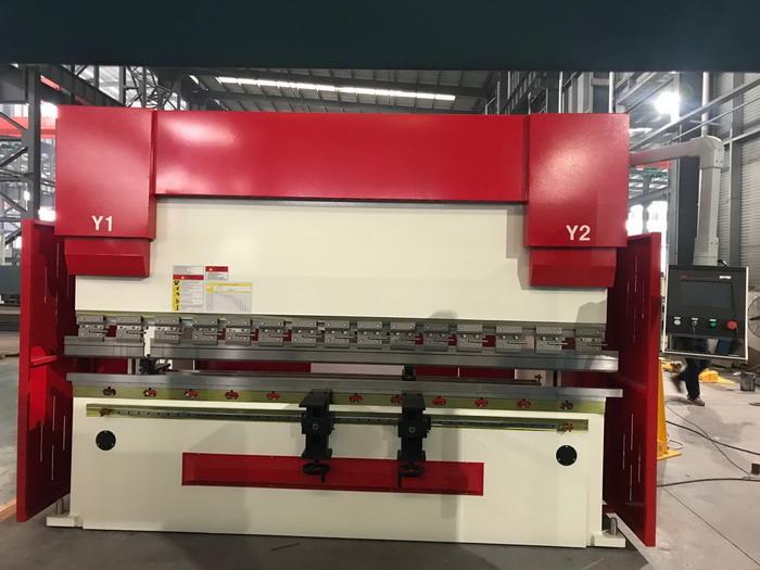 AHYW Yawei 125T3M 4-akselinen CNC-puristinjarru ESA S630